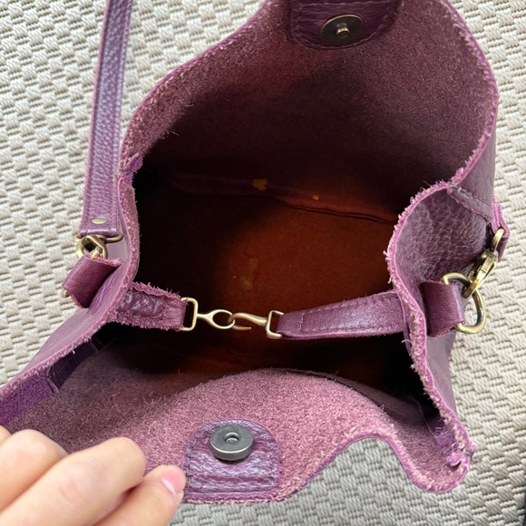 portland leather pebbled leather plum color butterfly bucket bag - Picture 3 of 5